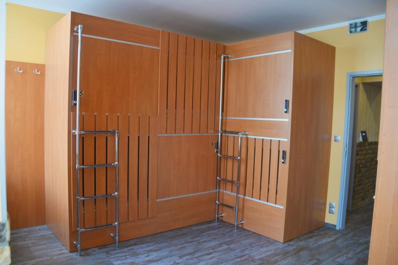 Bed 4-Bed Mixed Dormitory Room